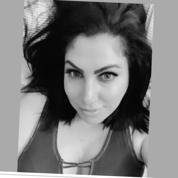 Meet your Posher, Jenni - Picture 1 of 1